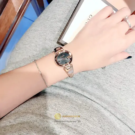 Đồng hồ Gucci nữ dáng lắc Guccissima PVD Rose Gold